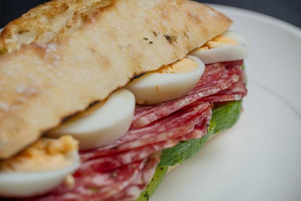 Sandwich cu Salam Sopressa